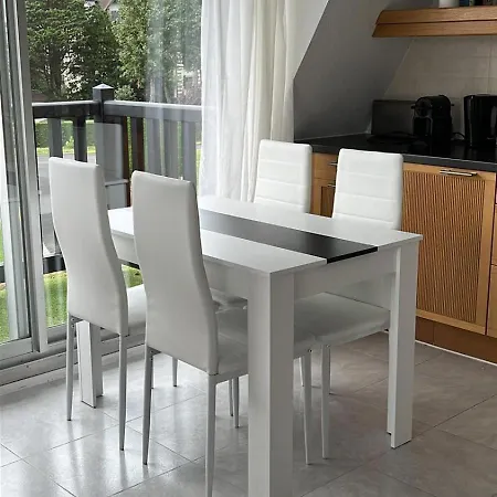 Dans Résidence Privée, Picsine, Tennis Appartement *