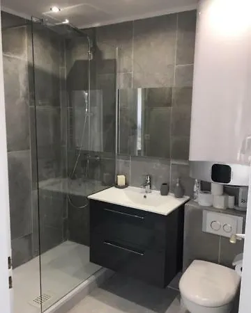 Dans Résidence Privée, Picsine, Tennis * Deauville